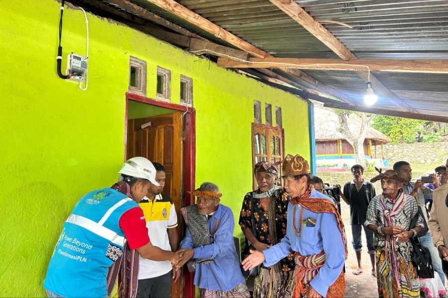 Listrik PLN Hadir di 14 Dusun Terpencil NTT, Warga Sambut Natal dengan Sukacita