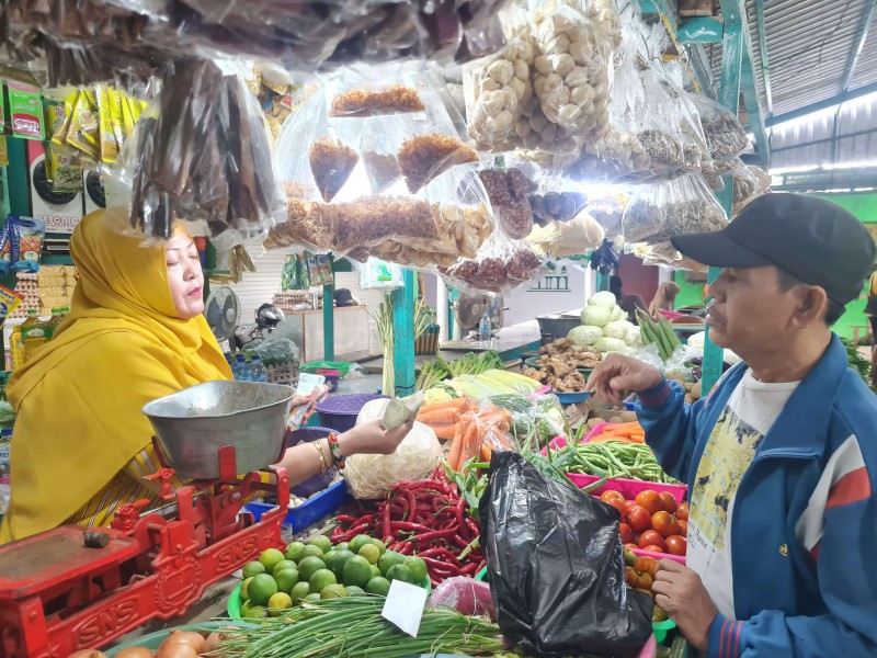 Harga Sembako di Jawa Timur 9 April 2025: Daging Ayam Kampung dan Cabai Rawit Naik, Cabai Besar Turun