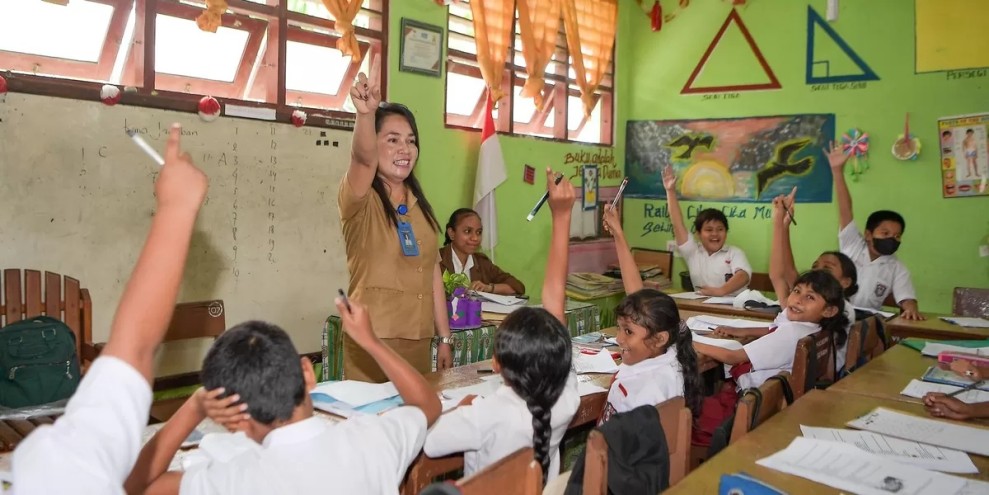 Strategi Kemendikdasmen Tingkatkan Kompetensi Guru SD Agar Pembelajaran Bahasa Inggris Lebih Menyenangkan