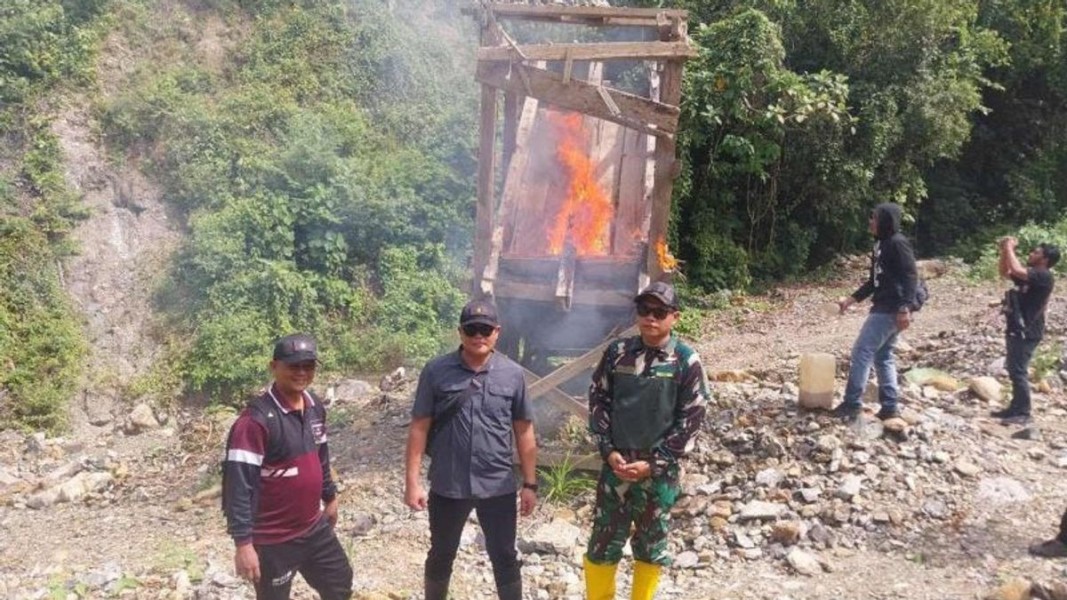 Penertiban Penambangan Emas Ilegal di Mandailing Natal oleh TNI-Polri