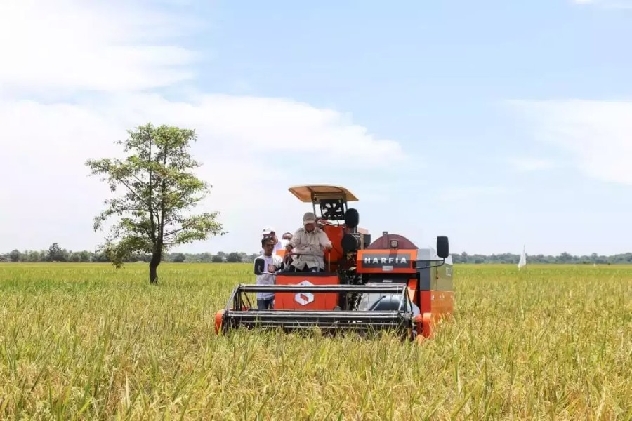 Petani Tersenyum, Stok Beras Nasional Tertinggi Perkuat Ketahanan Pangan