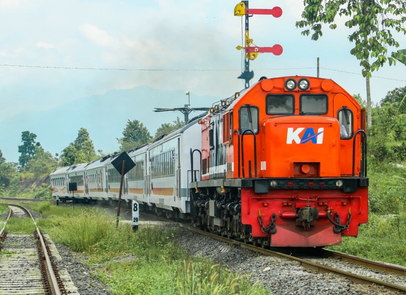 Kereta Api Rajabasa Andalan Transportasi Sumatera Selatan Sampai Lampung