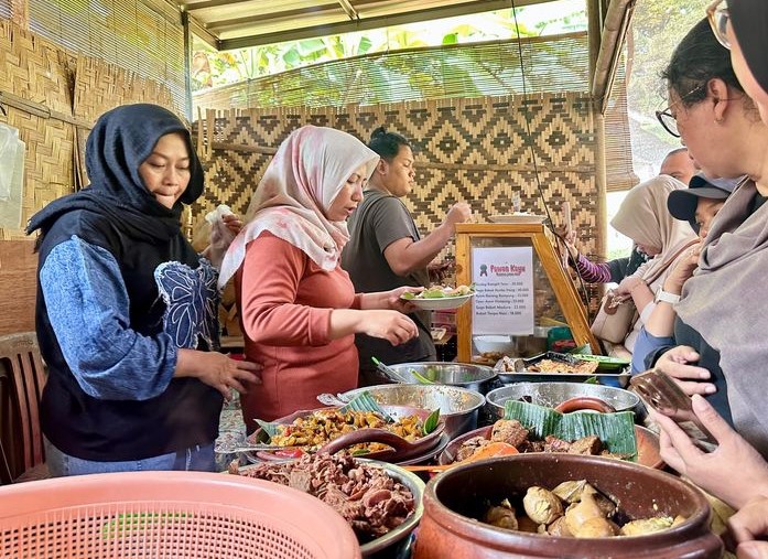 Viral Gudeg Pawon Kayu Bogor