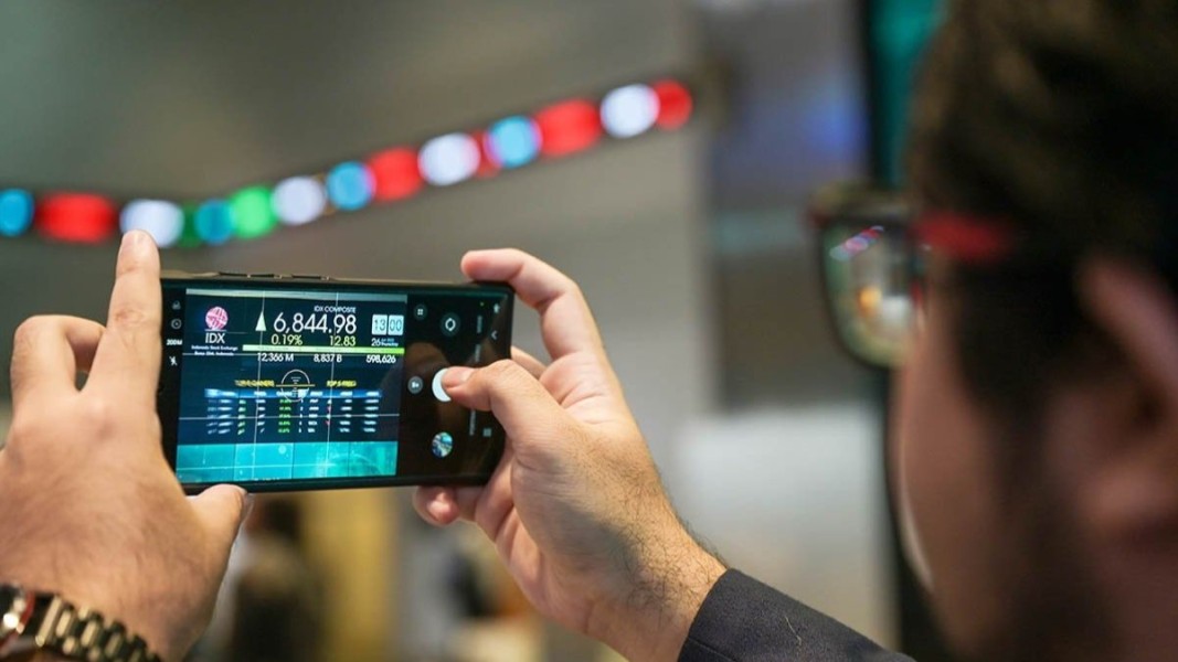 IHSG Menguat 16 Oktober 2025, Saham BLUE, MBTO, CBRE Pimpin Naik