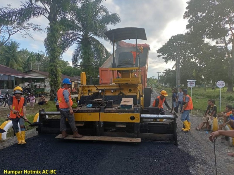 Geliat Pembangunan Infrastruktur di Kecamatan Trowulan, Pemdes Jatipasar Fokus pada Peningkatan Akses Jalan
