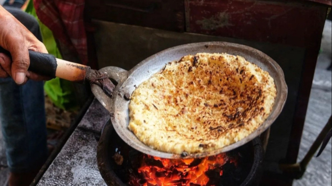 Kerak Telor: Ikon Kuliner Betawi yang Tetap Eksis