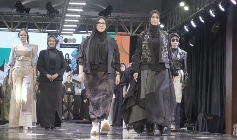 Salsa Angkat Budaya Lewat Panggung Fashion Kota Padang