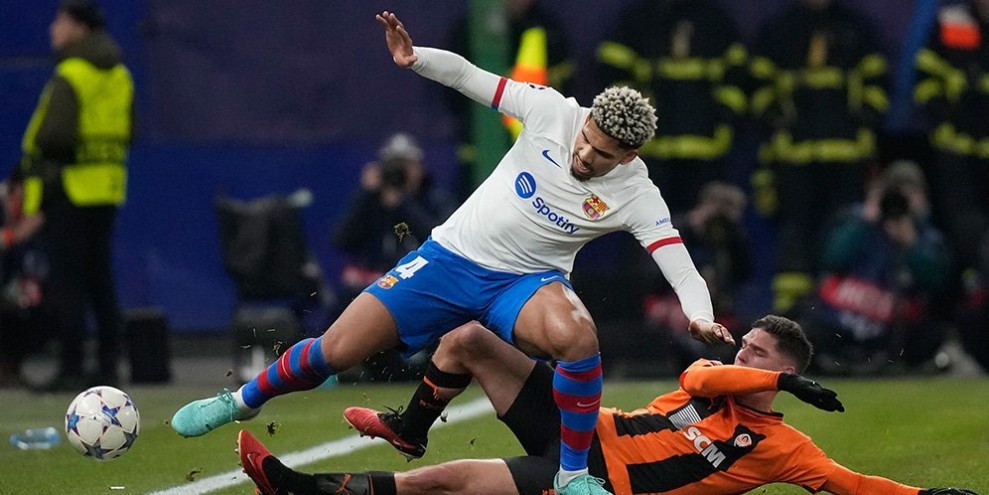 Manchester United Siap Rekrut Ronald Araujo untuk Perkuat Lini Pertahanan di Musim Panas