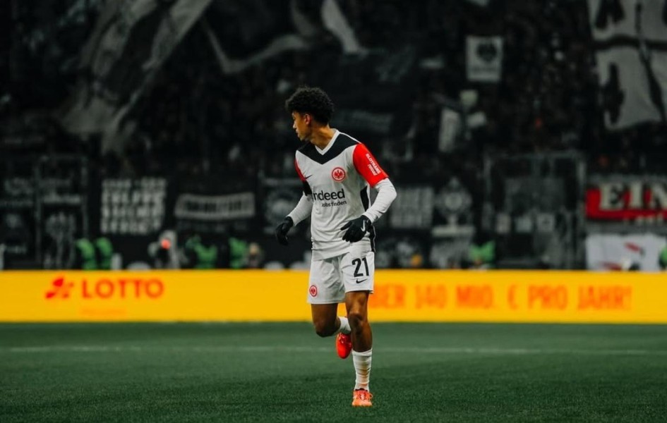 Manchester United Bidik Nathaniel Brown Perkuat Sektor Bek Kiri