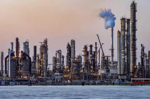 Harga Minyak Dunia Fluktuatif Sepanjang Pekan Oktober 2025