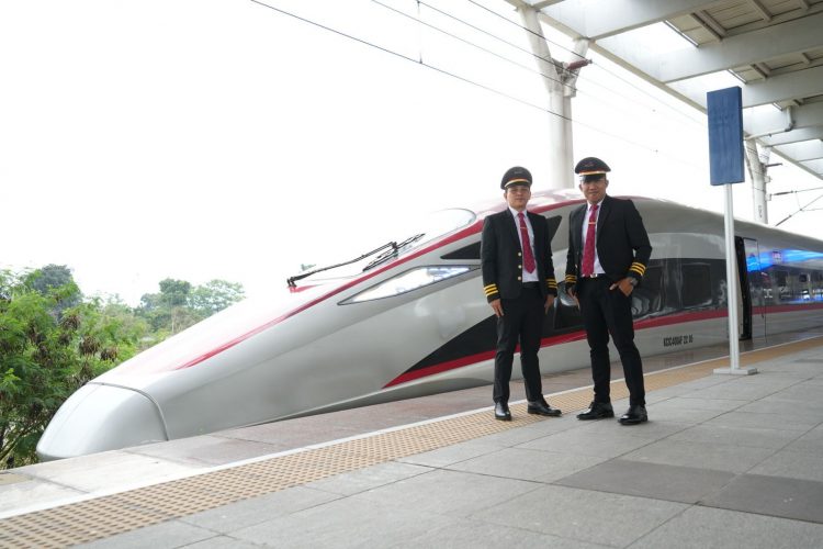 Tonggak Baru Kereta Cepat Whoosh: Operasional Penuh oleh SDM Indonesia