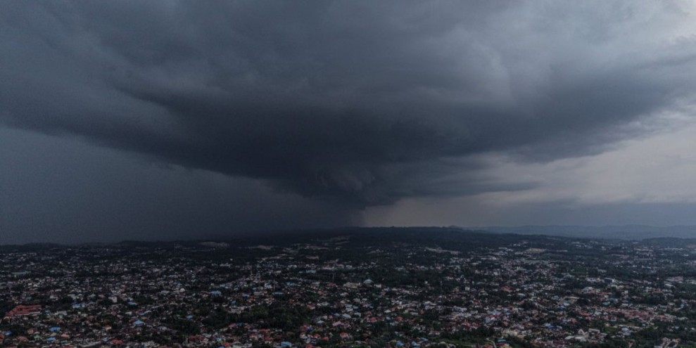 BMKG Prakirakan Hujan Petir dan Ringan Terjadi di Kota Besar 25 Februari 2026