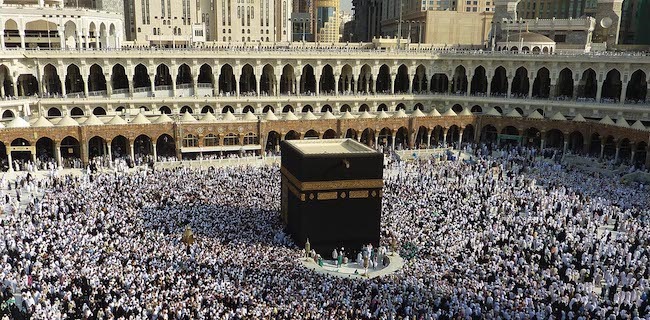 Perputaran uang dari jemaah haji dan umrah asal Indonesia diperkirakan mencapai Rp29 triliun di dalam negeri