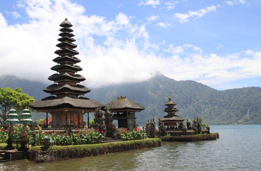 Pariwisata Dorong Penerimaan Pajak Bali Naik Signifikan