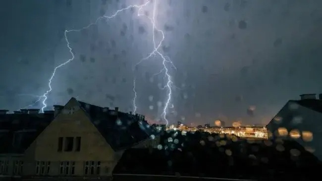 Waspada Cuaca Ekstrem 30 Maret 2026: BMKG Peringatkan Hujan Lebat dan Petir di Banyak Wilayah Indonesia