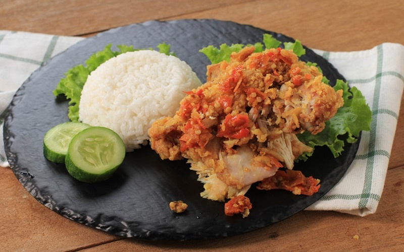 Sensasi Gurih Ayam Geprek Tidak Pedas, Cocok Untuk Seluruh Keluarga