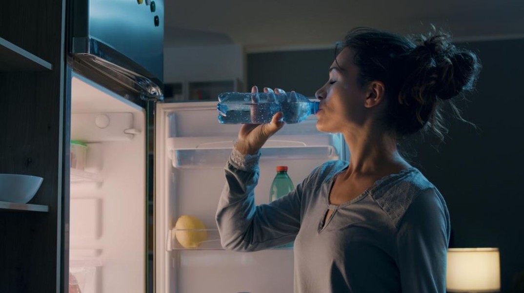 Kenali Gejala Hiponatremia Akibat Minum Air Terlalu Banyak