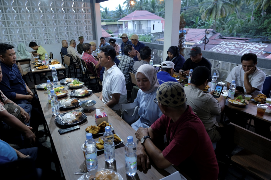PLN IP UBP Ombilin tingkatkan sinergi komunikasi Ramadhan bersama media lewat buka bersama di Sawahlunto