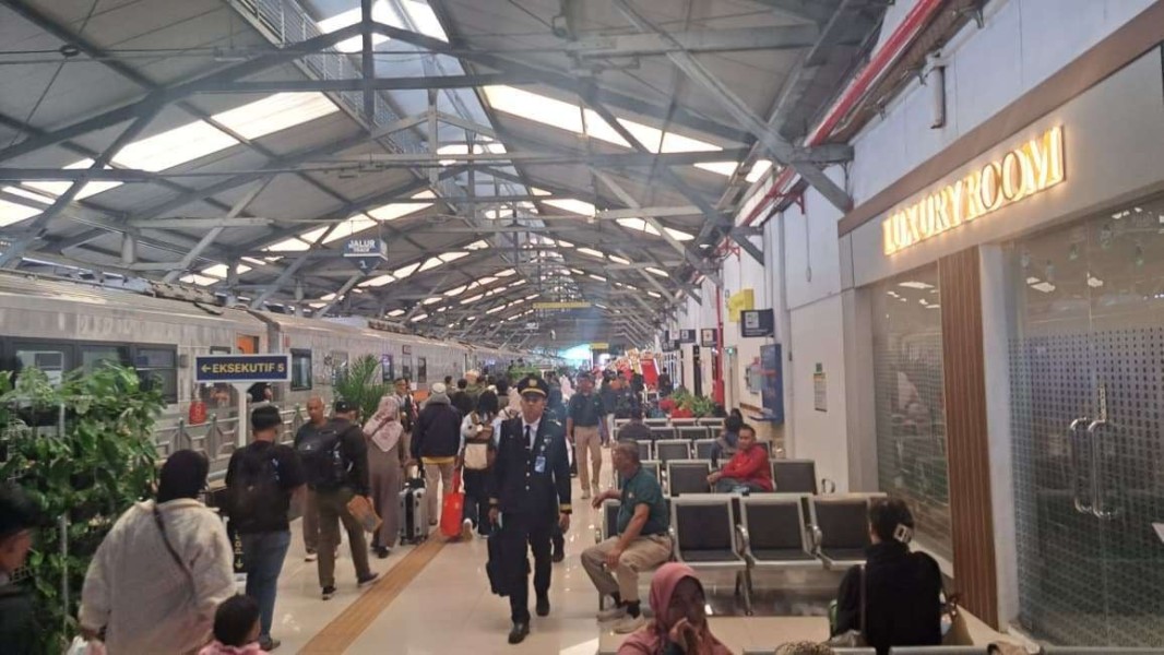 Dirut KAI Evaluasi Pengalaman Penumpang Nataru Surabaya