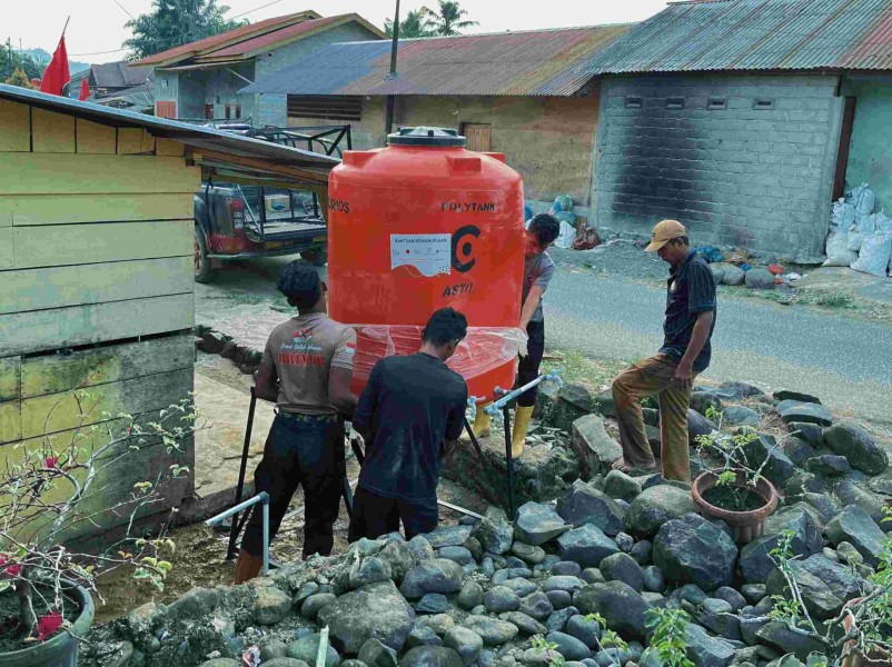 Sumur Bor Brimob Polda Sumut Bantu Penuhi Kebutuhan Dasar Warga Bencana