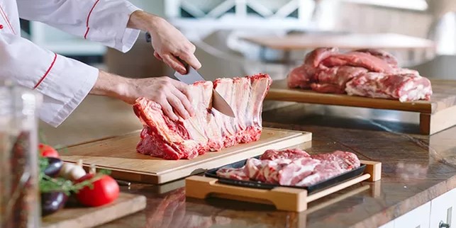 Mana yang Lebih Sehat: Daging Kambing atau Daging Sapi?