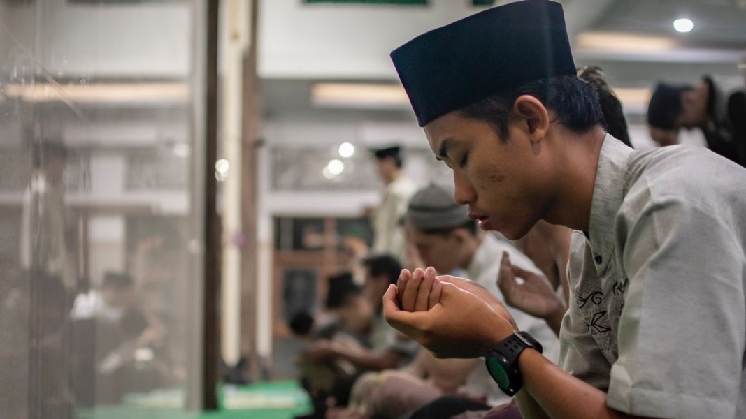 Hukum Melafalkan Niat Puasa Ramadan 2026 Secara Lisan atau Cukup di Dalam Hati