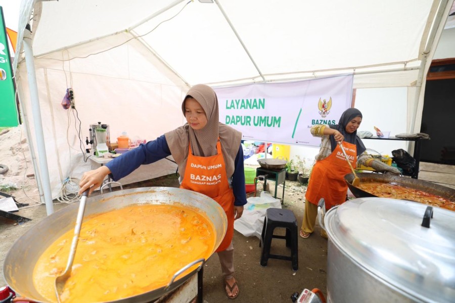 Baznas Salurkan Ribuan Porsi Makanan Bagi Penyintas Bencana Sumatera