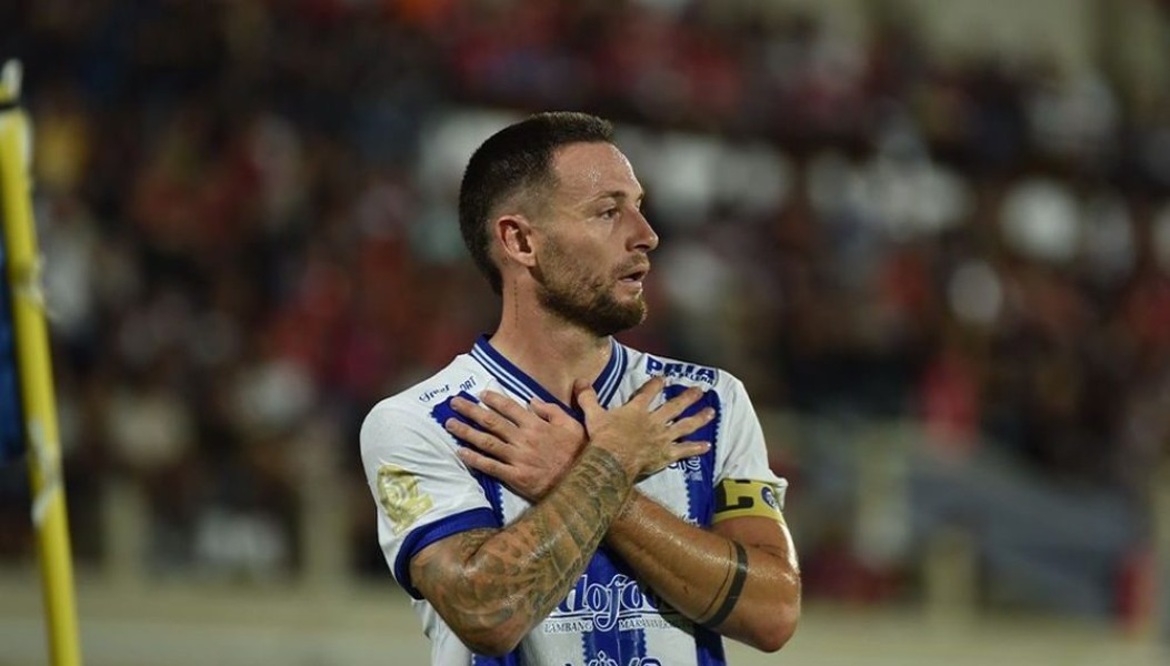 Marc Klok Kecewa Persib Gagal Menang Di Markas Persebaya