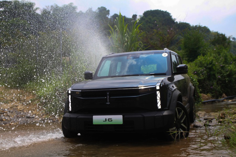 Chery J6 RWD Terbaru, SUV Mobil Listrik Tangguh Siap Tantang Medan Offroad