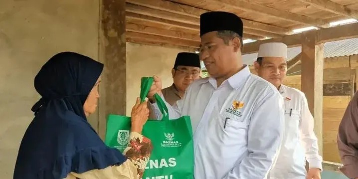 Baznas Salurkan Paket Ramadhan Bahagia Untuk Santri Tahfiz Apung