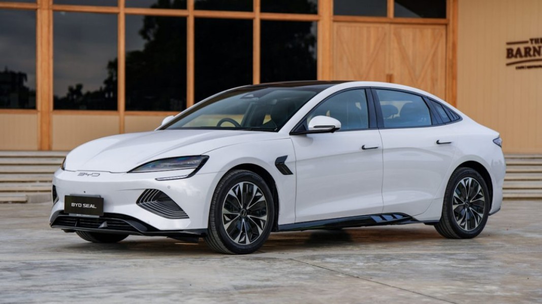BYD Dominasi Pasar Mobil Listrik dengan Teknologi Blade Battery dan Inovasi Terkini