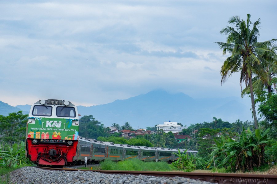 Rayakan Natal dan Tahun Baru 2024 Bersama KAI: Stasiun dan Kereta Bernuansa Khas Natal