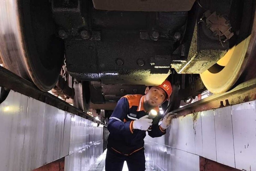 Hadapi Arus Mudik Lebaran 2026 KAI Daop 3 Cirebon Siapkan 15 Lokomotif