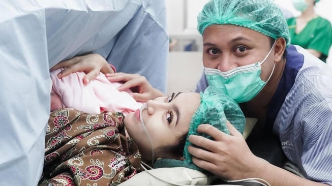 Pujian Rizky Febian untuk Mahalini di Tengah Karier Setelah Melahirkan Putri Pertama Mereka