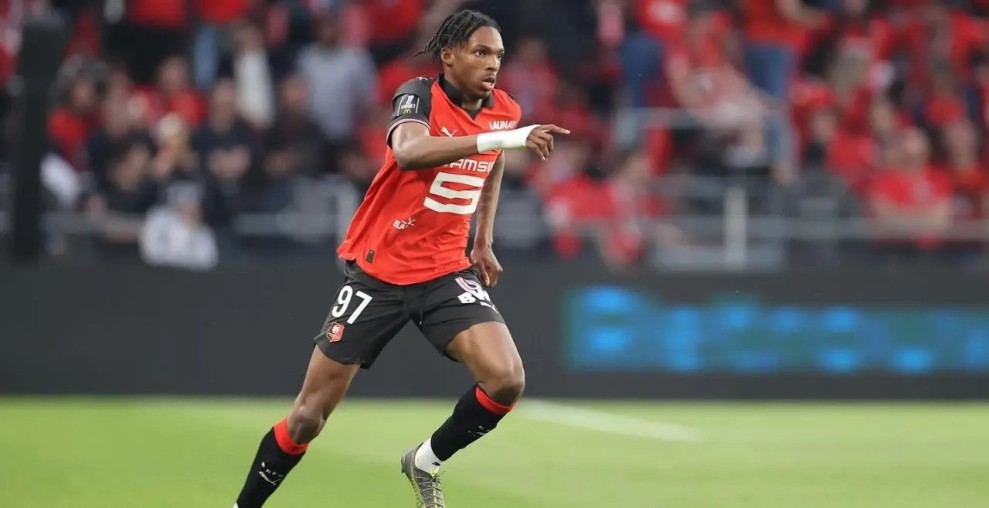 Liverpool Amankan Bek Muda Prancis untuk Masa Depan