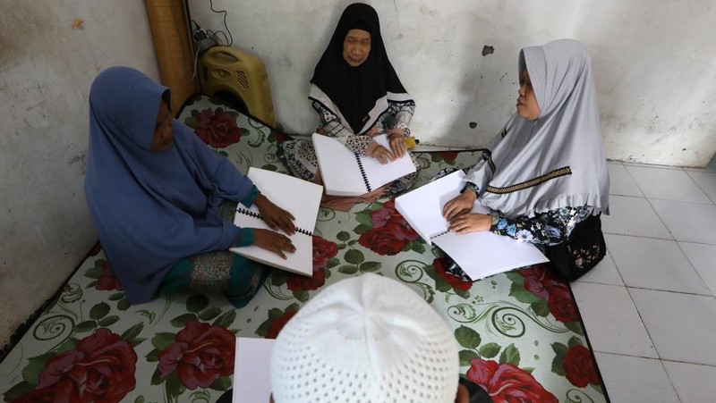 Tunanetra Aceh Manfaatkan Al-Qur’an Braille Untuk Tadarus Ramadan Inklusif