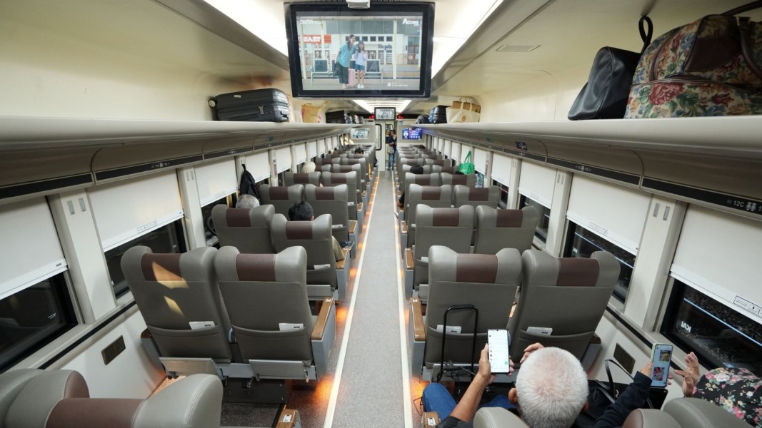 Mulai Hari Ini, KAI Operasikan Rangkaian Stainless Steel New Generation di KA Gajayana dan Parahyangan