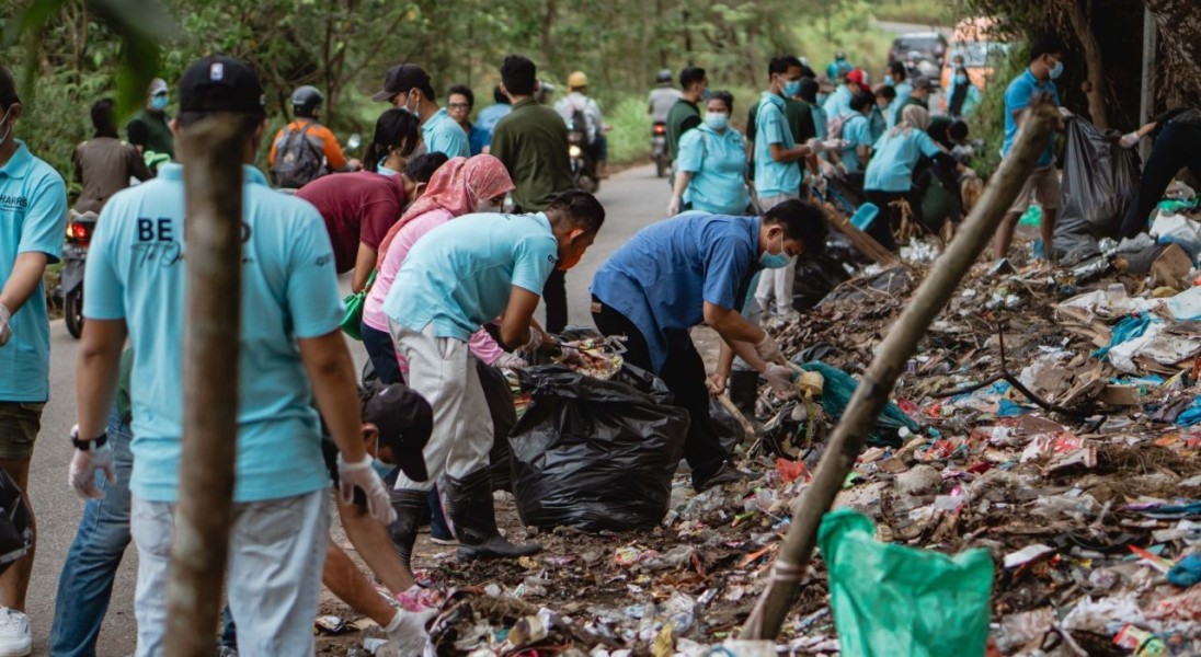 Harris Batam Center Waterfront Marina Galakkan Aksi Bersih Sampah di Tanjungriau pada Hari Peduli Sampah Nasional 2025