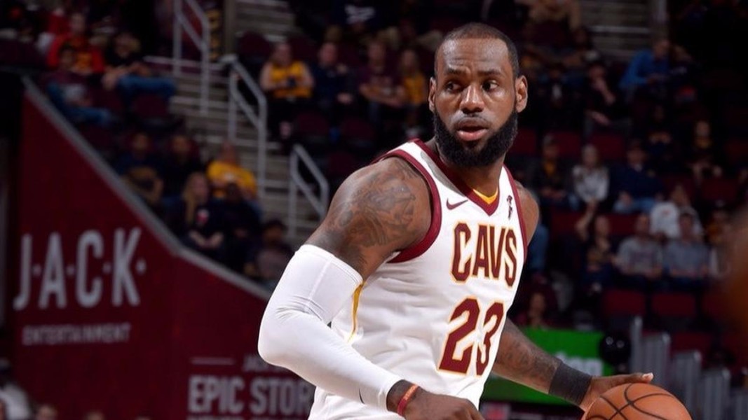 LeBron James Dipastikan Absen di Awal Musim NBA 2025/2026, Fans Khawatir