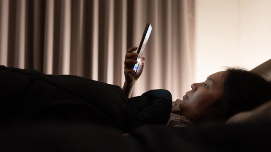 7 Kebiasaan Malam yang Diam-Diam Bikin Berat Naik