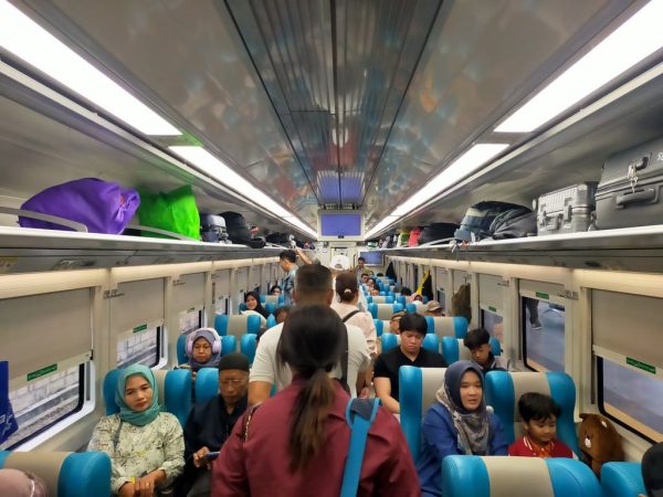 Perjalanan LRT Jabodebek Ditambah, KAI Catatkan Rekor Baru Pengguna
