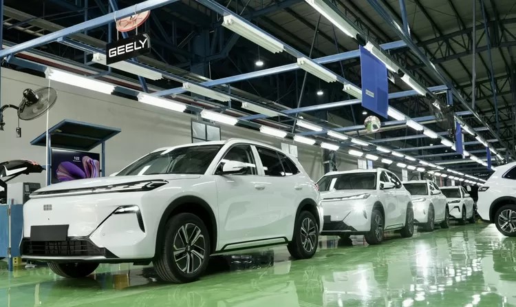 Geely Resmi Mulai Produksi Mobil Listrik Lokal Indonesia
