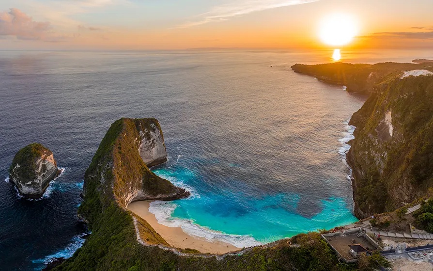 Nusa Penida, Pulau Eksotis dengan Kelingking Beach Ikonik