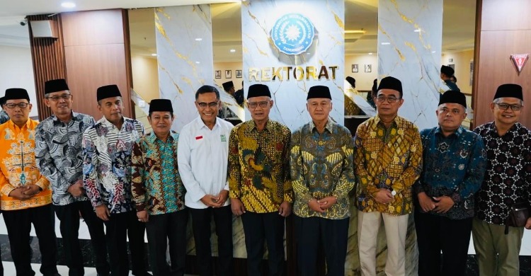 Sinar Mas Donasikan 1000 Al Quran Lewat TNI AL Untuk Pulau Terluar