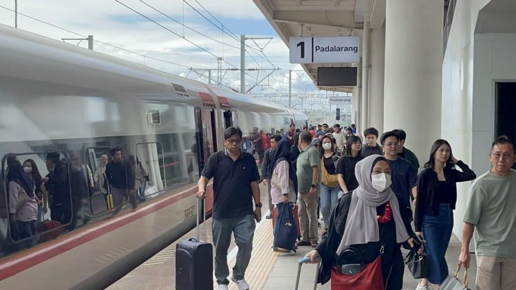 KAI Catat Kenaikan Penumpang 8 persen di Triwulan I 2025, Kereta Ekonomi Jadi Primadona Mobilitas Rakyat