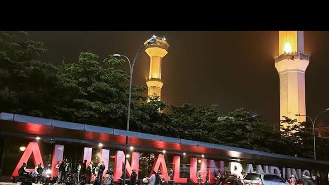 20 Kuliner Malam Dekat Alun-Alun Bandung yang Wajib Dicoba