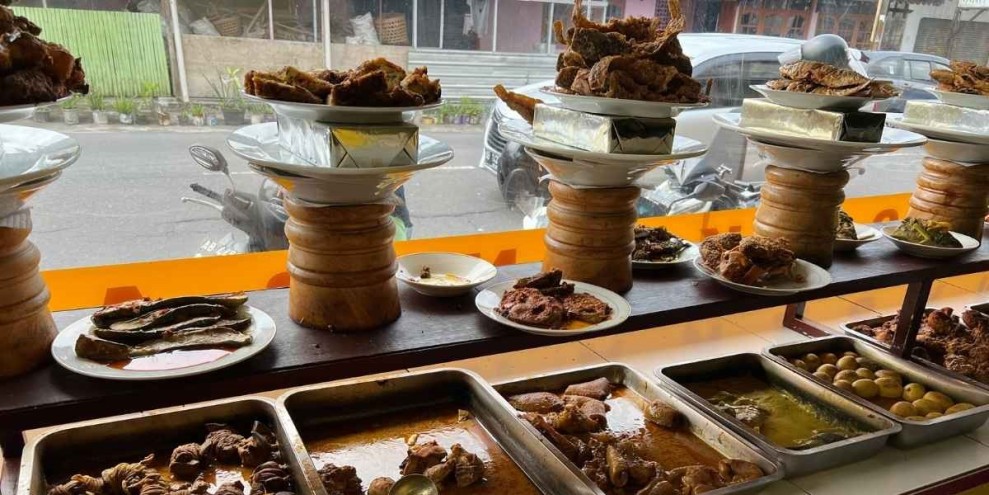 Menikmati Masakan Padang Autentik Surabaya Di 6 Rumah Makan Terfavorit