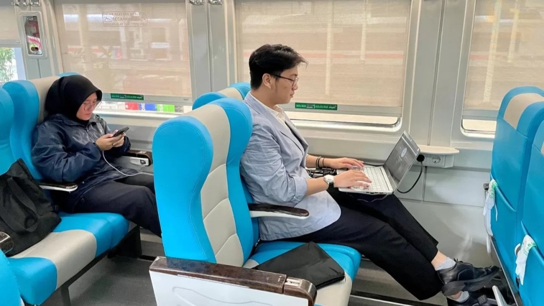 Aturan Baru KAI: Stopkontak Hanya untuk Perangkat Daya Rendah