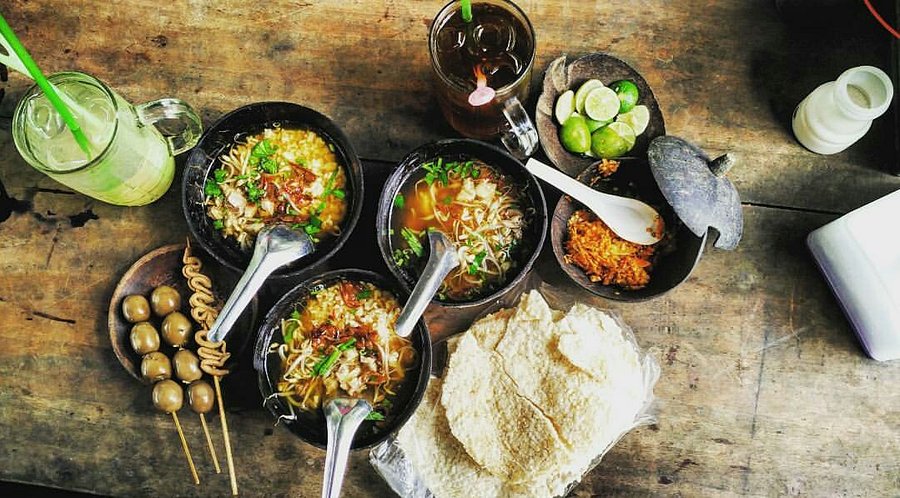 Kuliner Unik Klaten: Soto Bathok di Tengah Sawah