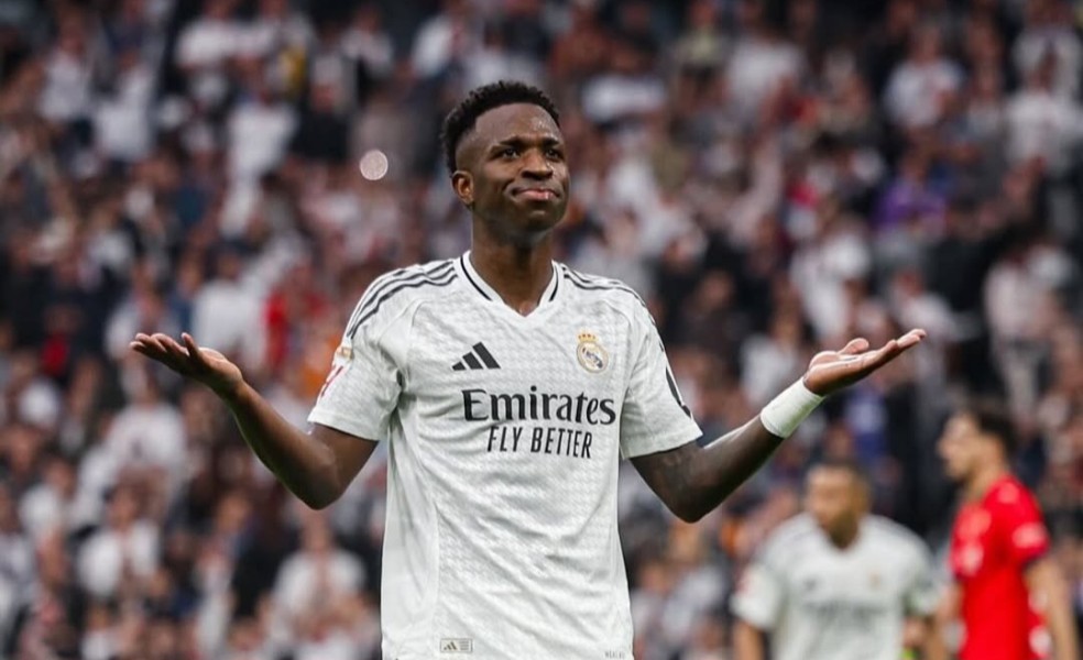 Vinicius Tegaskan Komitmen Bertahan Lama Bersama Real Madrid Musim Ini